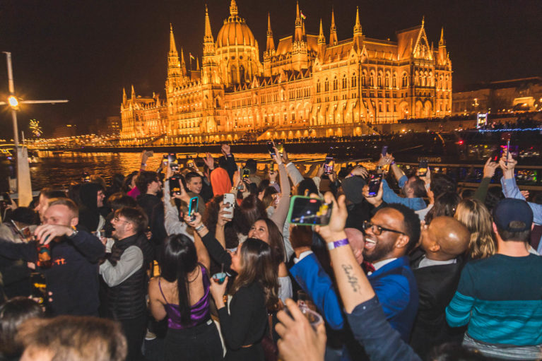 party boat tour budapest