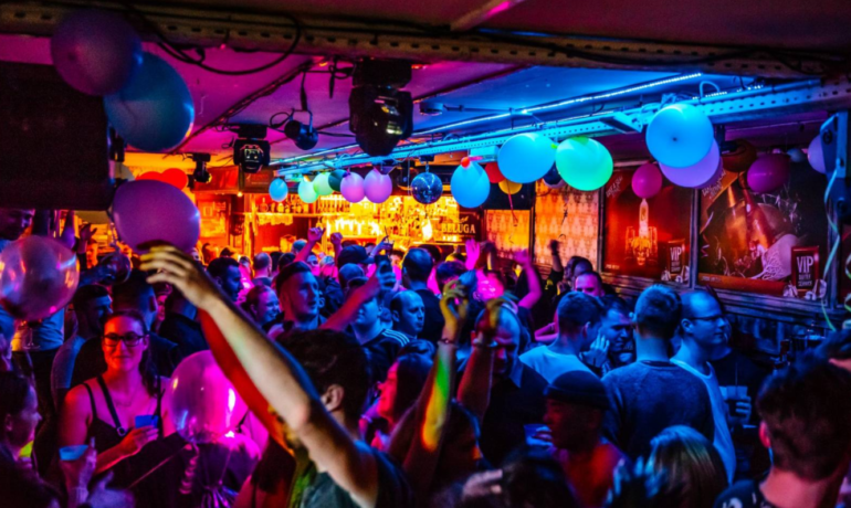 Boat Party Budapest | All You Can Drink Booze Cruise